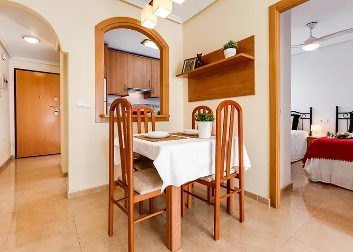 Sunny Casita, Torrevieja, Modern 2 Bed Top Floor Apartment